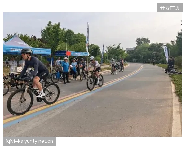 自行车队进行耐力组训练，爬坡表现更稳定